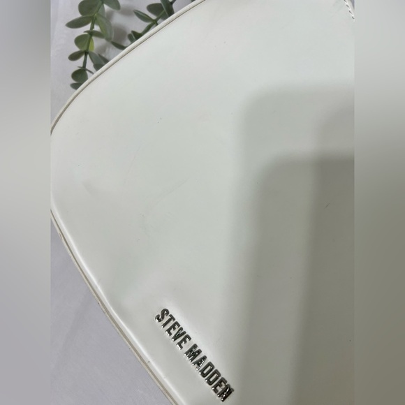 Steve Madden White Half Moon Crescent Chain Accent Y2K Shoulder Purse - Picture 2 of 14